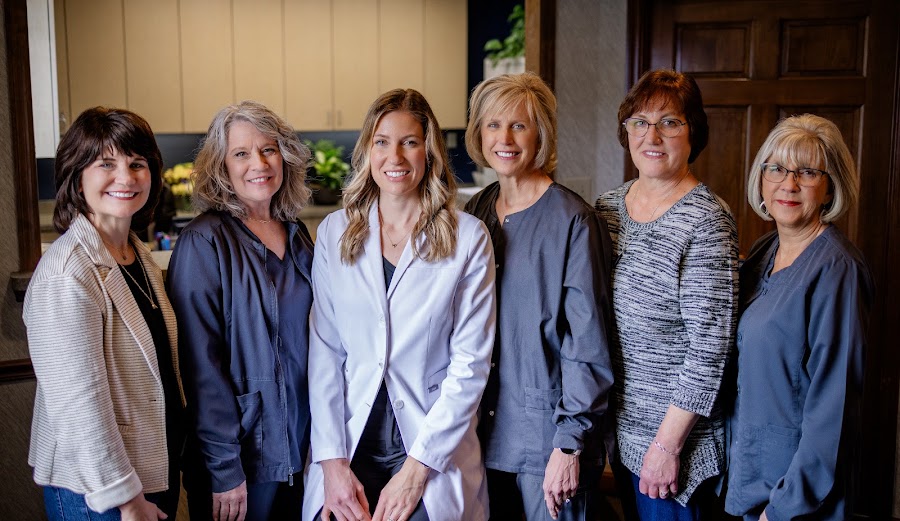 Crosswoods Dental: Carolyn Molzahn DDS at 716 Worthington Woods Blvd